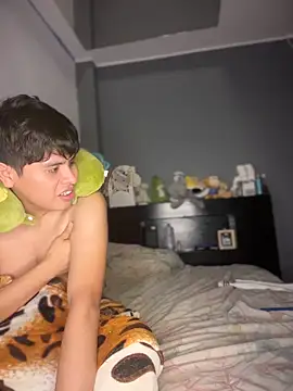 Kailertwink online show from April 18, 2026, 11:12 am