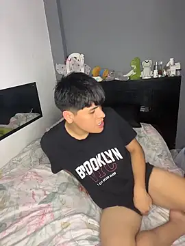 Kailertwink online show from November 14, 2025, 4:16 am