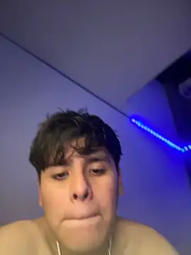 Kailertwink online show from February 18, 2026, 11:23 pm