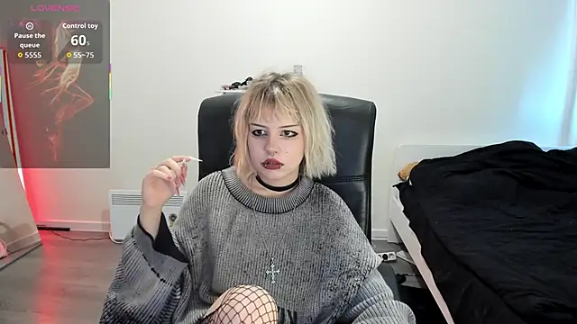 LiyaLuna online show from October 8, 2025, 10:39 am