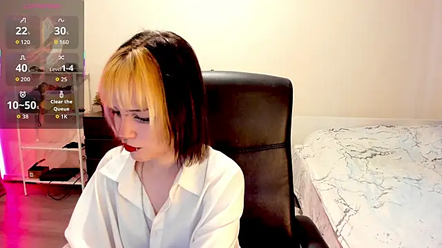 LiyaLuna online show from December 5, 2025, 12:15 pm