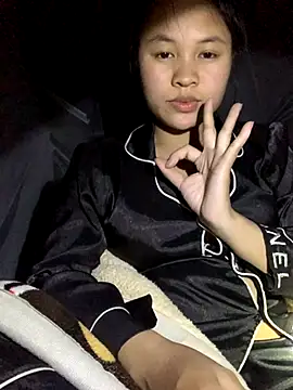 NhuFox online show from October 27, 2025, 12:39 pm