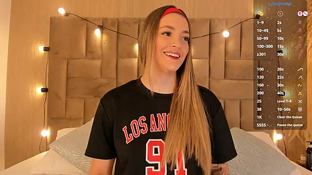 ClaradelMar online show from September 20, 2025, 10:53 am