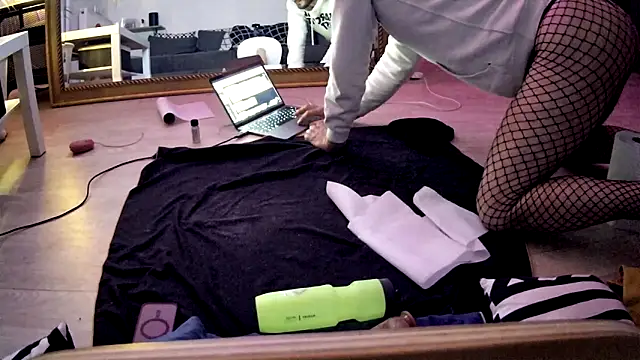 Snapshot of Toysboy67bi chatting on September 28, 2025, 2:18 am Toysboy67bi online show from September 28, 2025, 2:18 am