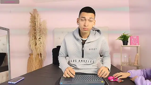 AmelieAndAce online show from November 12, 2025, 1:15 pm