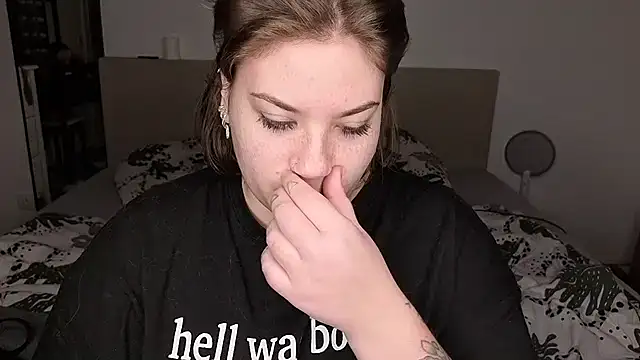 Snapshot of MaeNoir chatting on November 30, 2025, 2:01 am MaeNoir online show from November 30, 2025, 2:01 am