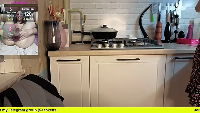 Snapshot of Edena_ chatting on October 4, 2025, 1:51 am Edena online show from October 4, 2025, 1:51 am