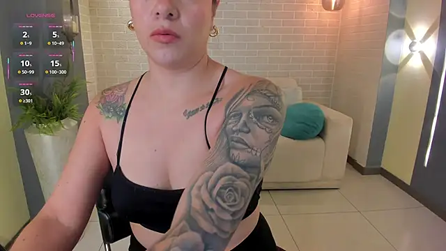 Snapshot of CorinaJames chatting on October 13, 2025, 3:57 pm CorinaJames online show from October 13, 2025, 3:57 pm