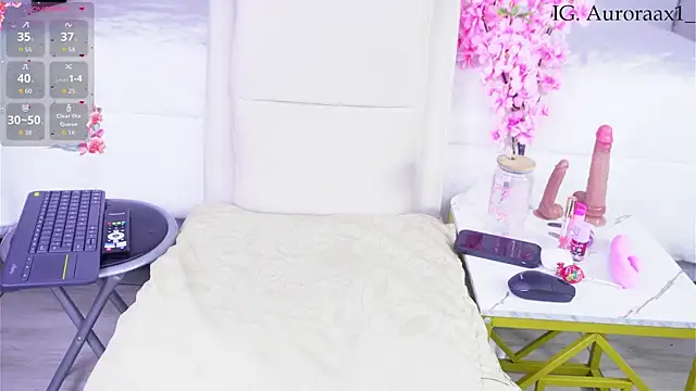 Snapshot of Auroraa_x1 chatting on February 5, 2026, 3:02 am Auroraa x1 online show from February 5, 2026, 3:02 am