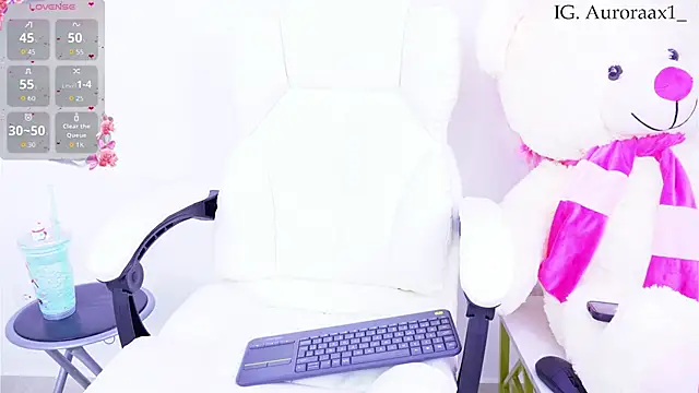 Snapshot of Auroraa_x1 chatting on February 18, 2026, 2:31 am Auroraa x1 online show from February 18, 2026, 2:31 am