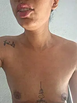 Snapshot of RavenShyfit chatting on November 7, 2025, 5:39 pm RavenShyfit online show from November 7, 2025, 5:39 pm