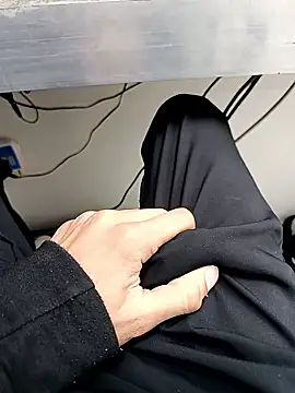 Snapshot of Jose20moro chatting on November 29, 2025, 3:45 pm Jose20moro online show from November 29, 2025, 3:45 pm