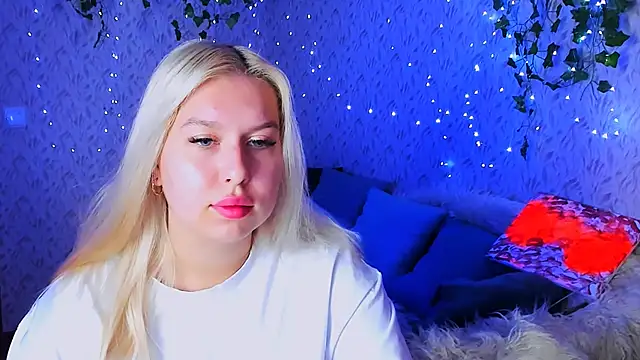 ChloeRicc online show from October 9, 2025, 12:38 pm