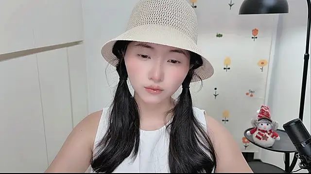 Rosalind xixi online show from May 30, 2026, 2:01 pm