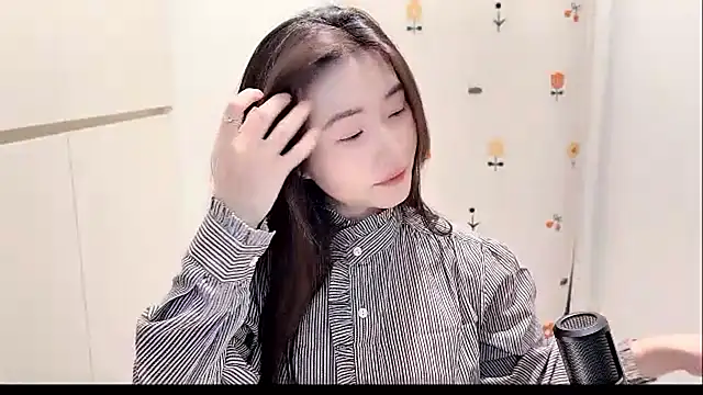 Rosalind xixi online show from November 5, 2025, 8:39 am