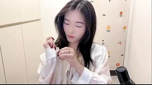 Snapshot of Rosalind_xixi chatting on October 13, 2025, 8:49 am Rosalind xixi online show from October 13, 2025, 8:49 am