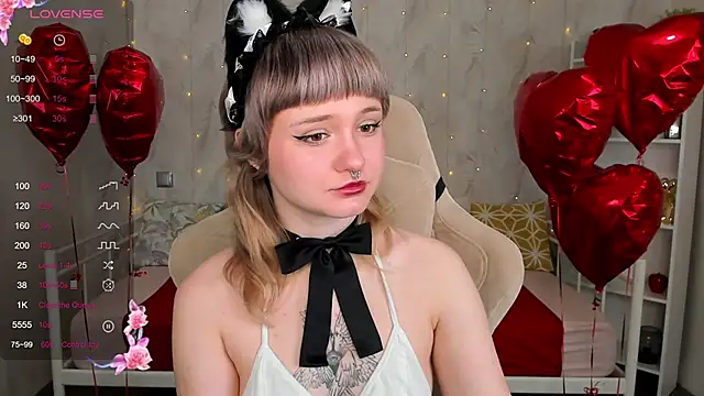 Snapshot of Tori_Cutie chatting on February 22, 2026, 12:02 am Tori Cutie online show from February 22, 2026, 12:02 am