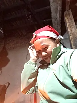 Snapshot of TinTin321 chatting on November 29, 2025, 12:05 pm TinTin321 online show from November 29, 2025, 12:05 pm