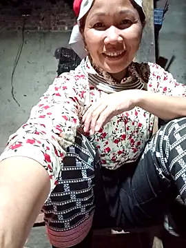 Snapshot of TinTin321 chatting on December 1, 2025, 10:49 am TinTin321 online show from December 1, 2025, 10:49 am