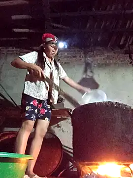 Snapshot of TinTin321 chatting on November 10, 2025, 12:32 pm TinTin321 online show from November 10, 2025, 12:32 pm