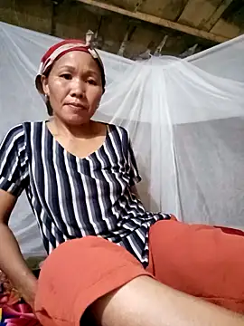 Snapshot of TinTin321 chatting on October 19, 2025, 5:43 am TinTin321 online show from October 19, 2025, 5:43 am