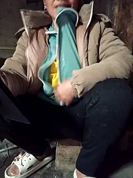 Snapshot of TinTin321 chatting on February 3, 2026, 4:43 am TinTin321 online show from February 3, 2026, 4:43 am