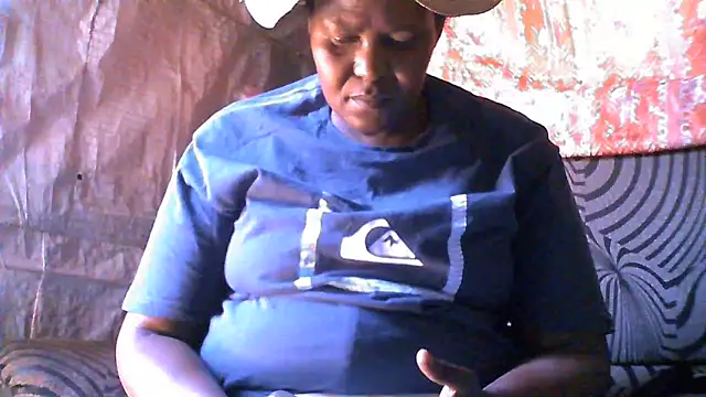 Snapshot of MagicMilfXO chatting on September 11, 2025, 11:32 am MagicMilfXO online show from September 11, 2025, 11:32 am