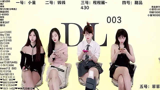 Snapshot of ZZ00033S chatting on October 11, 2025, 8:37 am ZZ00033S online show from October 11, 2025, 8:37 am