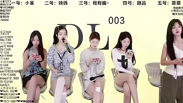 Snapshot of ZZ00033S chatting on October 19, 2025, 8:39 am ZZ00033S online show from October 19, 2025, 8:39 am