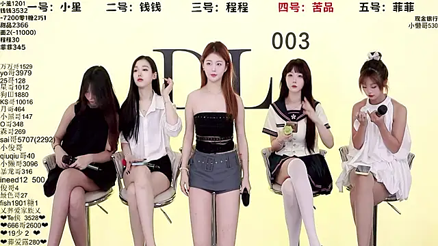 Snapshot of ZZ00033S chatting on September 26, 2025, 8:10 am ZZ00033S online show from September 26, 2025, 8:10 am