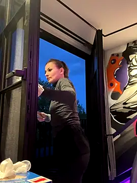 IsabellaEtha online show from October 28, 2025, 4:39 pm