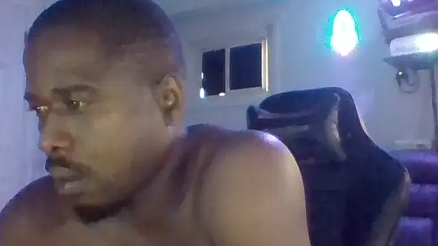 Snapshot of Dico420 chatting on September 29, 2025, 6:13 pm Dico420 online show from September 29, 2025, 6:13 pm