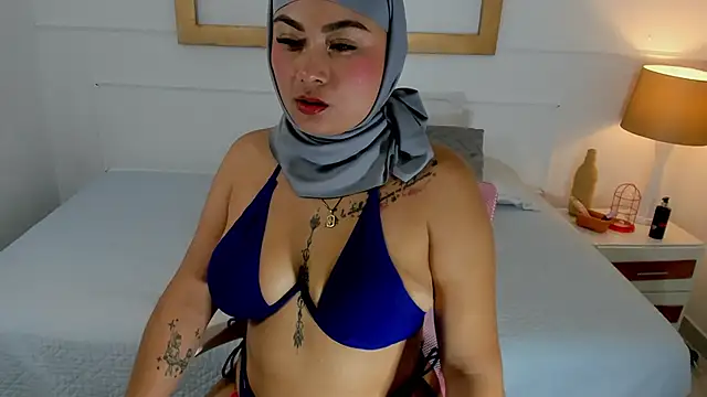 azaharaaa  online show from October 30, 2025, 11:41 am