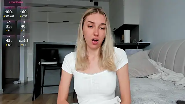 Sunny Rina  online show from June 20, 2026, 7:02 am