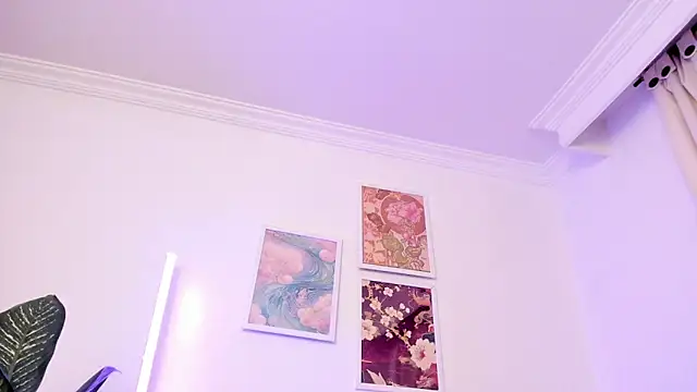 canelleGarces online show from April 7, 2026, 11:50 pm