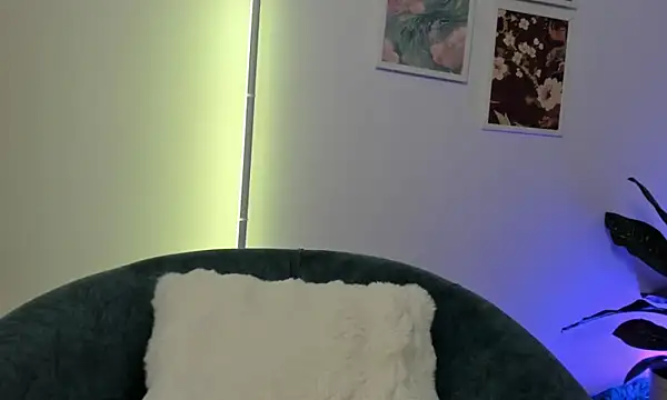 canelleGarces online show from December 22, 2025, 2:22 am