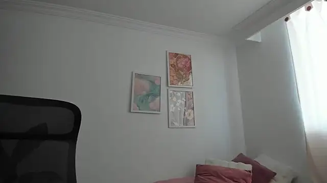 Snapshot of canelleGarces chatting on June 1, 2026, 1:22 pm canelleGarces online show from June 1, 2026, 1:22 pm