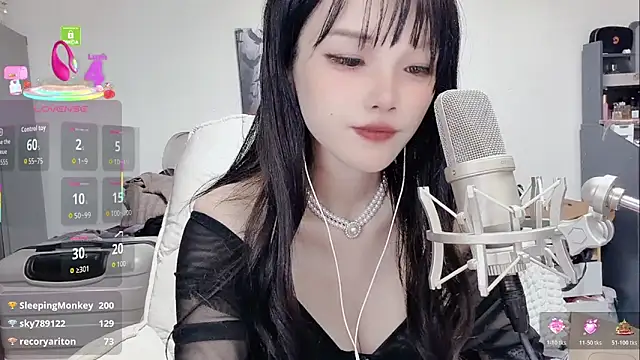 twlilybae online show from April 1, 2026, 1:41 pm