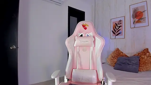 Ayleen Dunkan online show from November 30, 2025, 1:01 pm