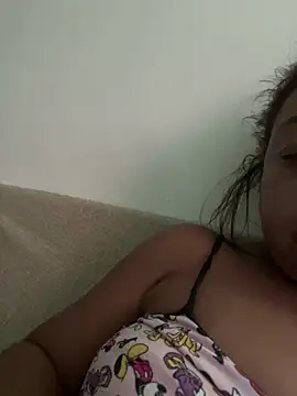 Snapshot of Kamilinha2 chatting on April 1, 2026, 8:26 am Kamilinha2 online show from April 1, 2026, 8:26 am