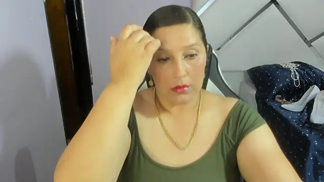 Snapshot of KikaDuque chatting on February 4, 2026, 7:42 pm KikaDuque online show from February 4, 2026, 7:42 pm