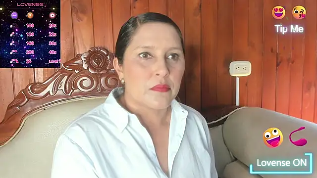 Snapshot of KikaDuque chatting on December 2, 2025, 7:04 pm KikaDuque online show from December 2, 2025, 7:04 pm