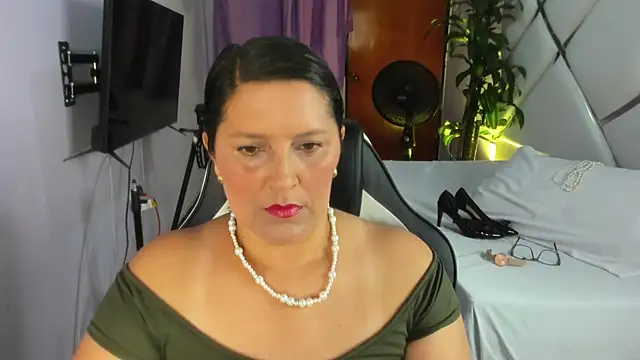 Snapshot of KikaDuque chatting on November 24, 2025, 7:25 pm KikaDuque online show from November 24, 2025, 7:25 pm