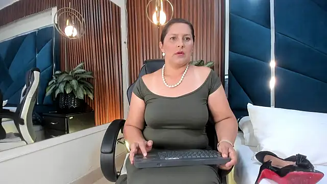 Snapshot of KikaDuque chatting on October 26, 2025, 7:58 pm KikaDuque online show from October 26, 2025, 7:58 pm