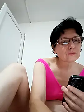 Snapshot of Vera_Elle chatting on September 24, 2025, 12:29 am Vera Elle online show from September 24, 2025, 12:29 am