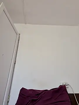 Vera Elle online show from April 15, 2026, 5:13 am