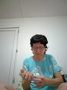 Snapshot of Vera_Elle chatting on December 14, 2025, 5:29 pm Vera Elle online show from December 14, 2025, 5:29 pm