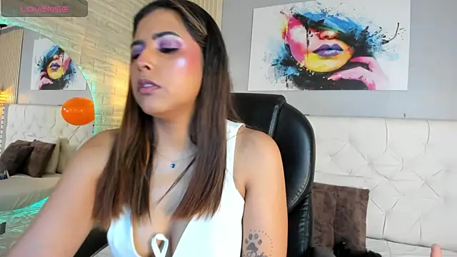 scarletbaker  online show from April 23, 2026, 10:55 pm