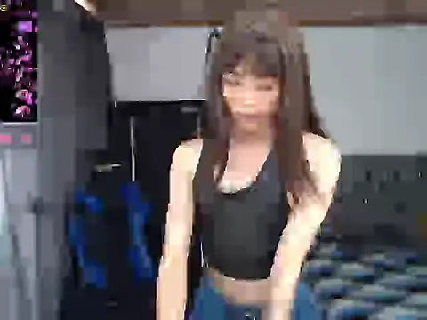 Snapshot of Sweet-Cris chatting on May 8, 2026, 5:06 pm Sweet-Cris online show from May 8, 2026, 5:06 pm