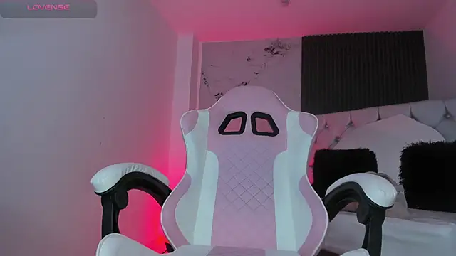 Snapshot of chloesagee chatting on September 27, 2025, 11:44 pm chloesagee online show from September 27, 2025, 11:44 pm